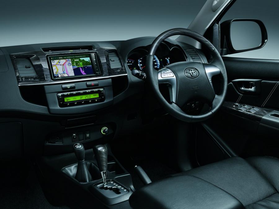  Toyota Fortuner Sportivo by TRD 2011 года  (фото 3 из 7)